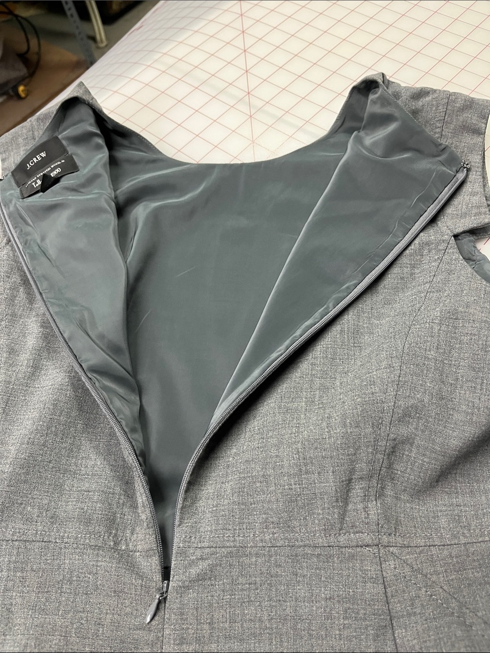 J. CREW "Resume" Career Classic Italian Stretch Wool Charcoal Gray Sheath SZ 18 - Picture 11 of 16